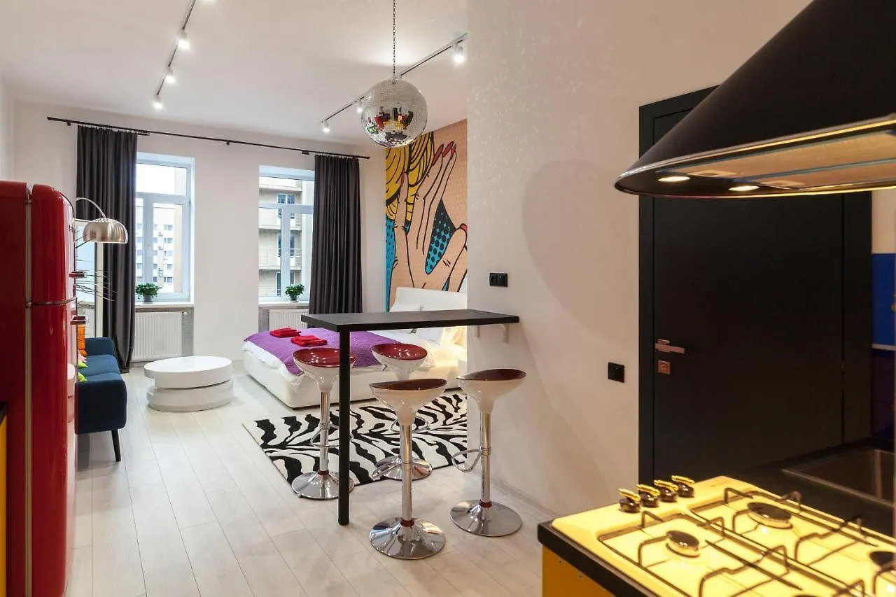 Pop Art Flat Near Opera-Self Check-In & Netflix Apartment Lviv