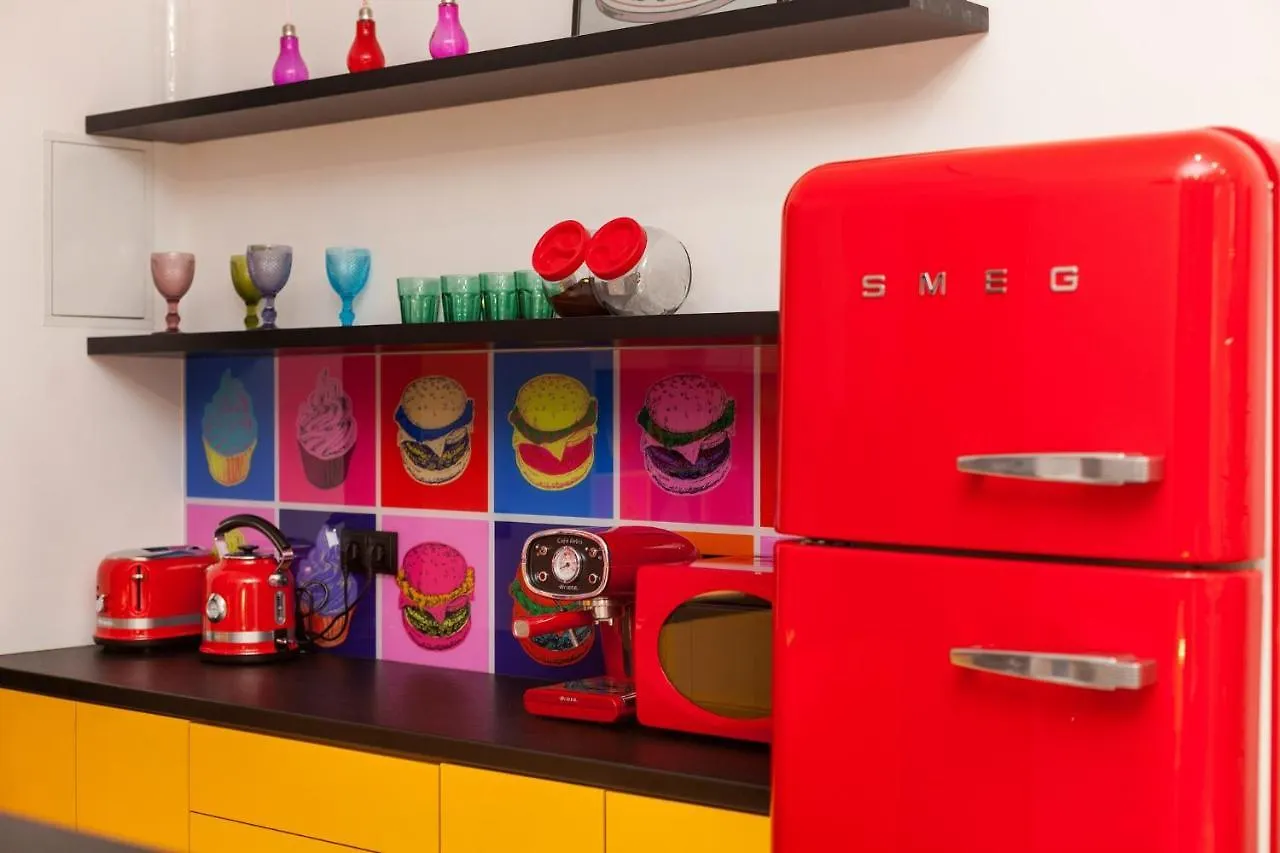 Pop Art Flat Near Opera-Self Check-In & Netflix Apartment Lviv Ukraine
