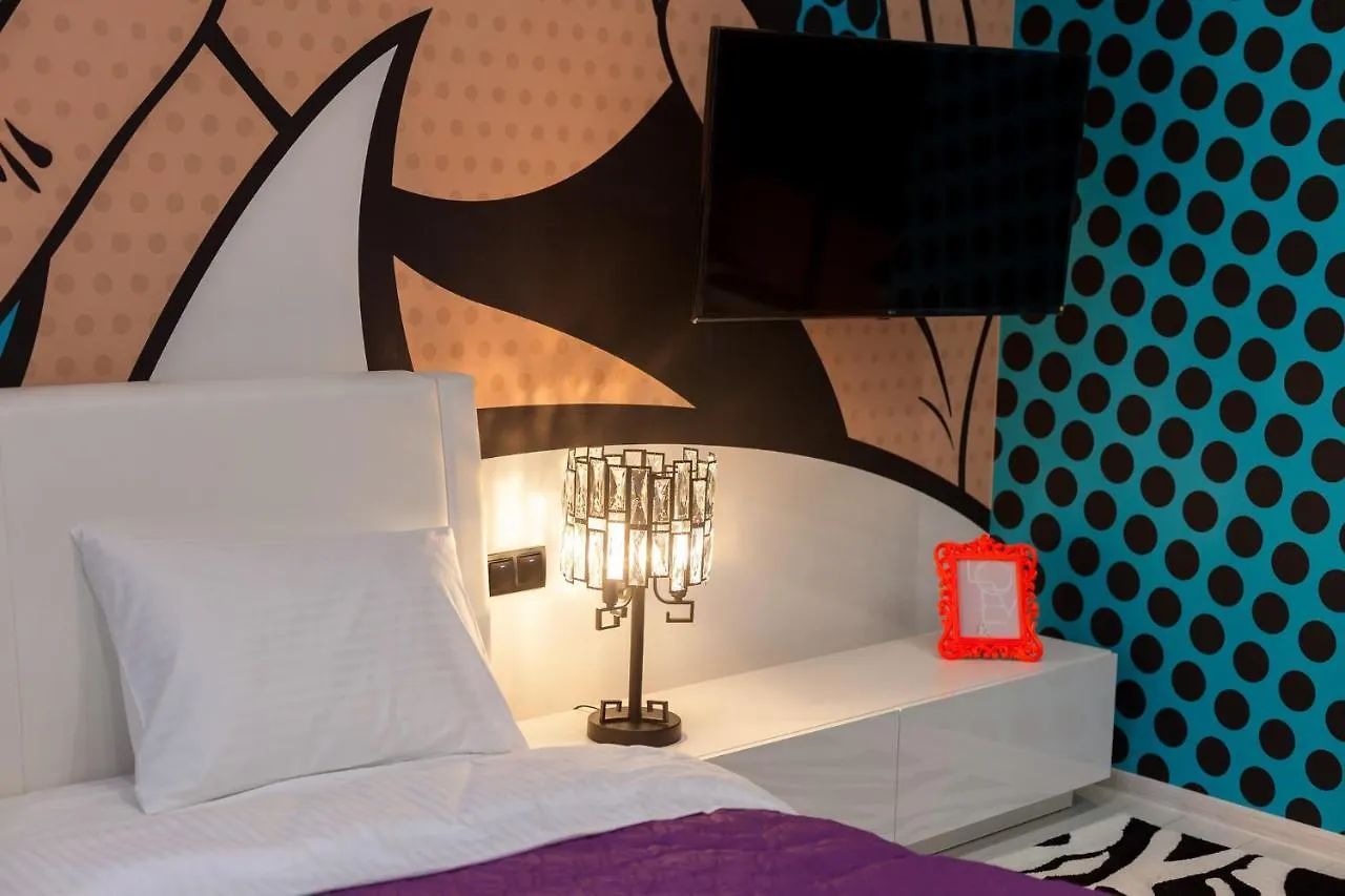 Pop Art Flat Near Opera-Self Check-In & Netflix Apartment Lviv Ukraine