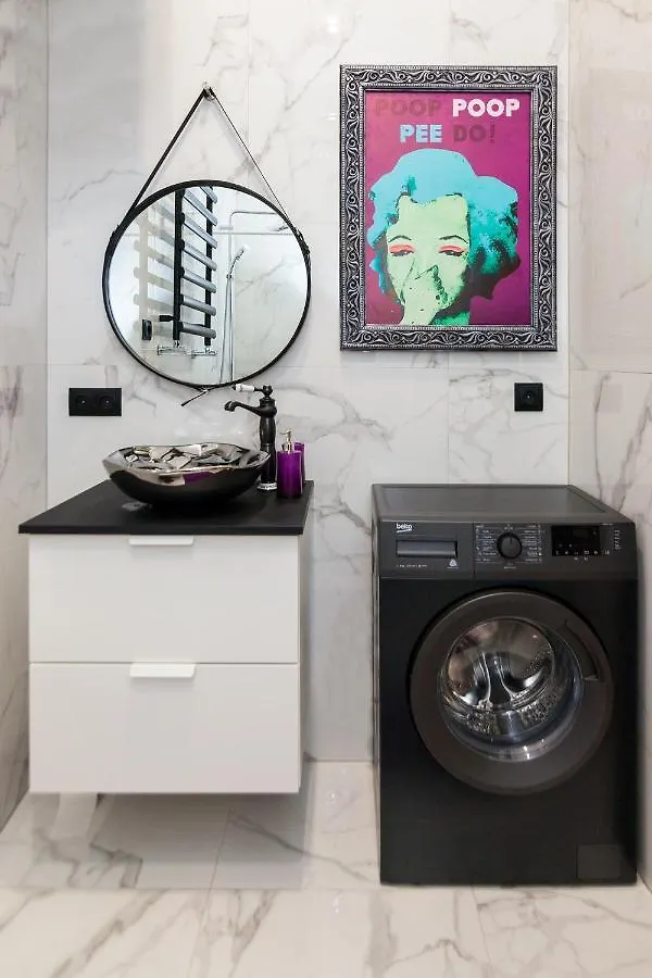 Pop Art Flat Near Opera-Self Check-In & Netflix Apartment Lviv 0*,