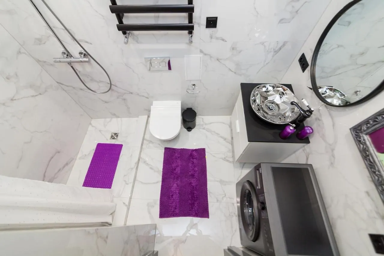 Pop Art Flat Near Opera-Self Check-In & Netflix Apartment Lviv
