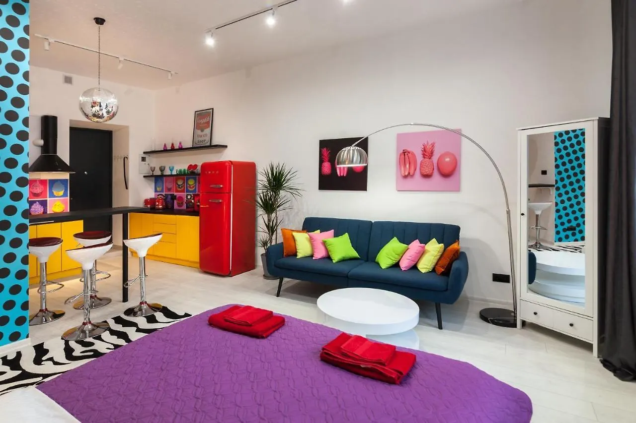 Pop Art Flat Near Opera-Self Check-In & Netflix Daire Lviv